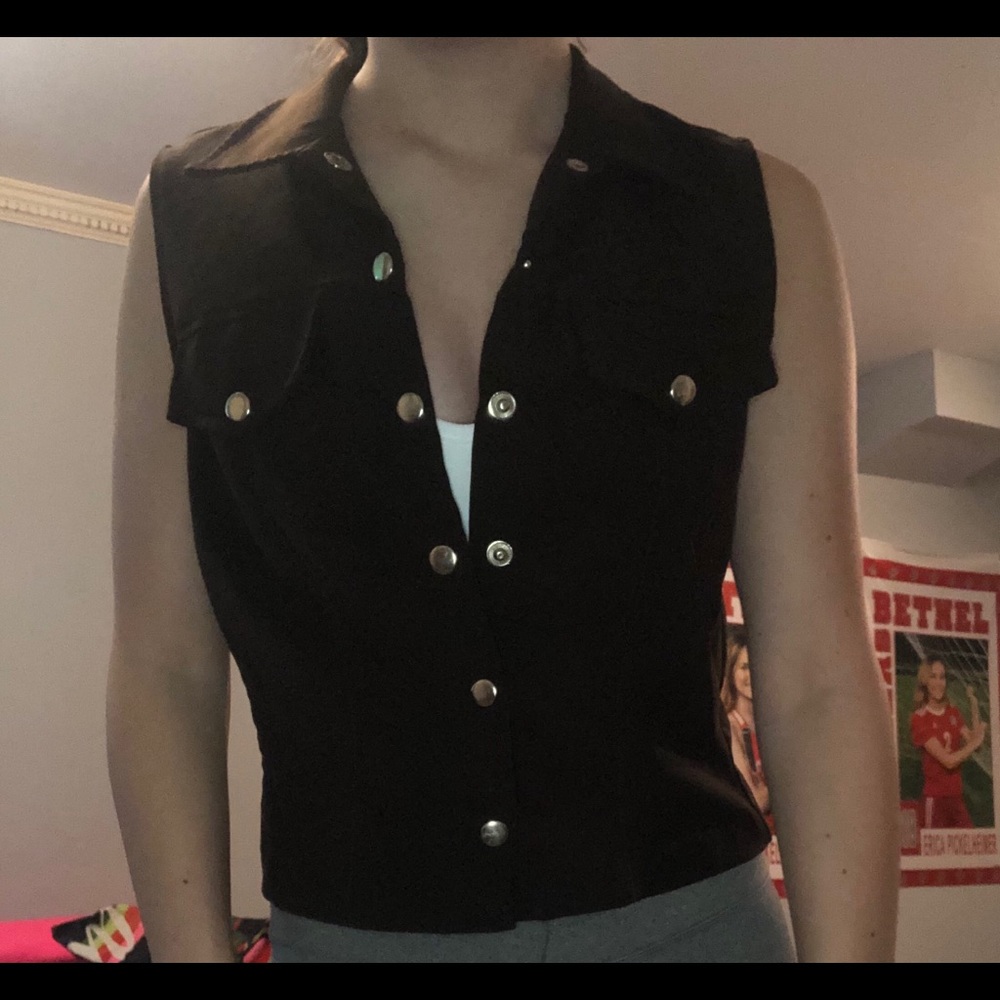 Button down vest